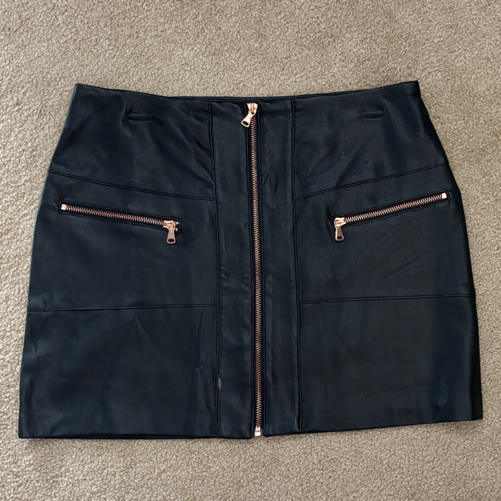 Kendall & Kylie Black Mini Skirt with Zipper Details
